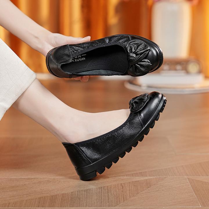 真皮妈妈鞋软底防滑洋气老年高档百搭气质单鞋黑色奶奶鞋浅口平底