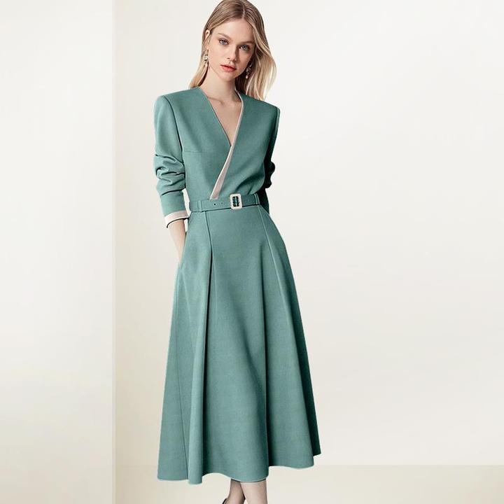 时尚设计感轻奢收腰显瘦气质连衣裙女2025年秋装新款撞色V领裙子