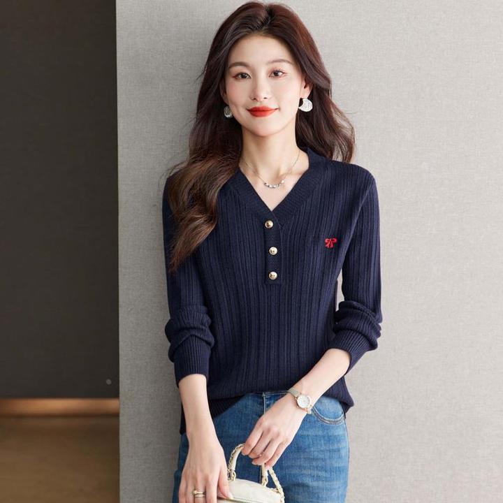 早秋长袖t恤女内搭高级感刺绣洋气宽松针织上衣v领毛衣早秋穿搭
