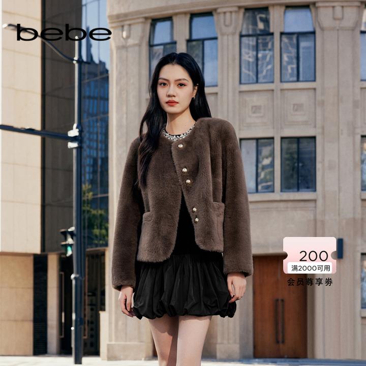 bebe2025冬季新款女士轻奢感气质风圆领毛茸茸短外套402108