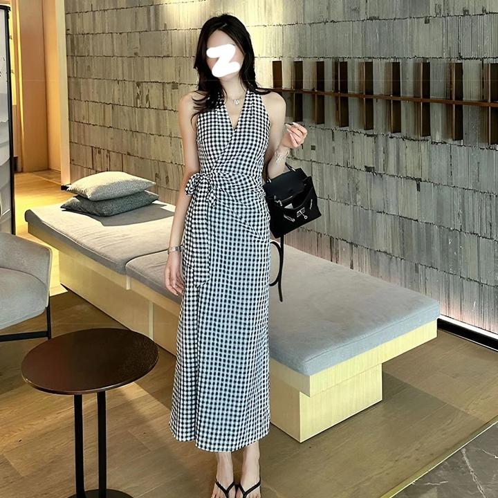 法式复古格纹无袖连衣裙女2025夏季新款收腰绑带显瘦开叉气质长裙