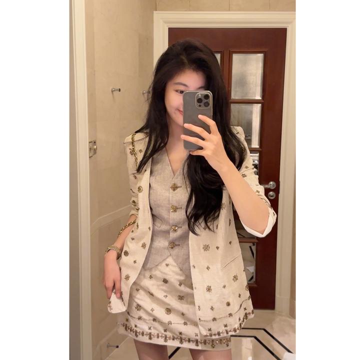 N.COU妮蔻25秋新款气质小香风设计感重工珠绣V领西装套装DY60839