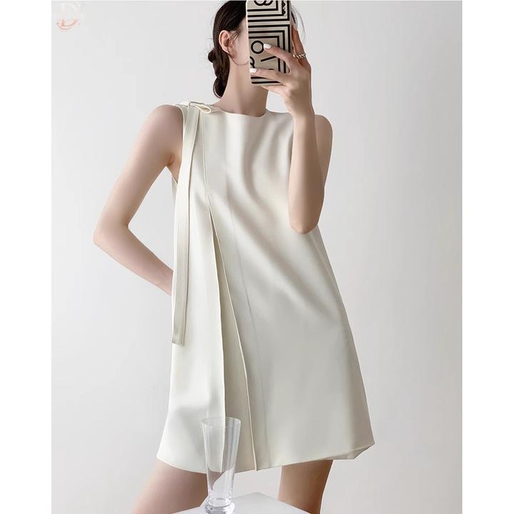 纯欲慵懒风白色连衣裙女高级感夏季新款短款小个子气质法式小白裙
