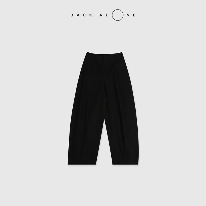 BackAtOne “时髦街区”百搭砂洗弧形九分黑色弯刀裤 BFS-2BI012B-K