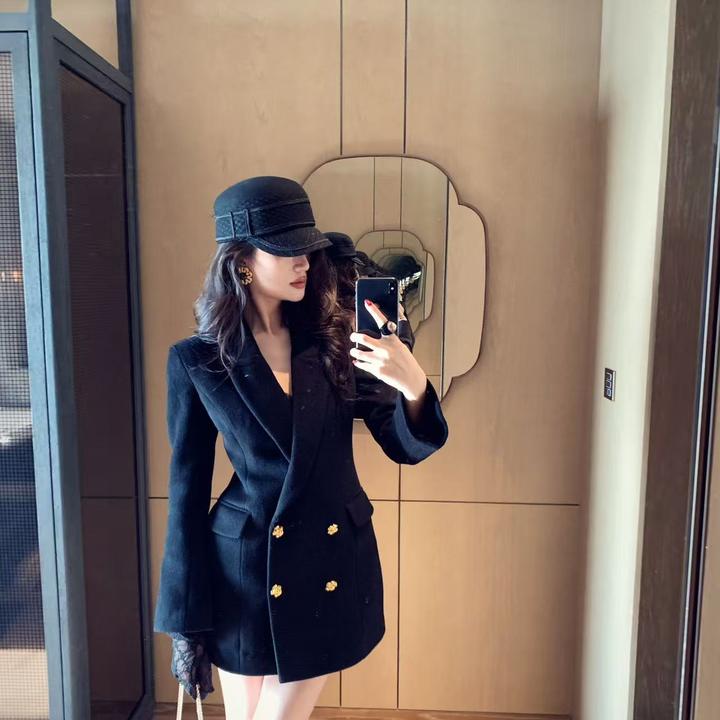 金南一黑色西服金扣收腰简约秋冬外套0202311026