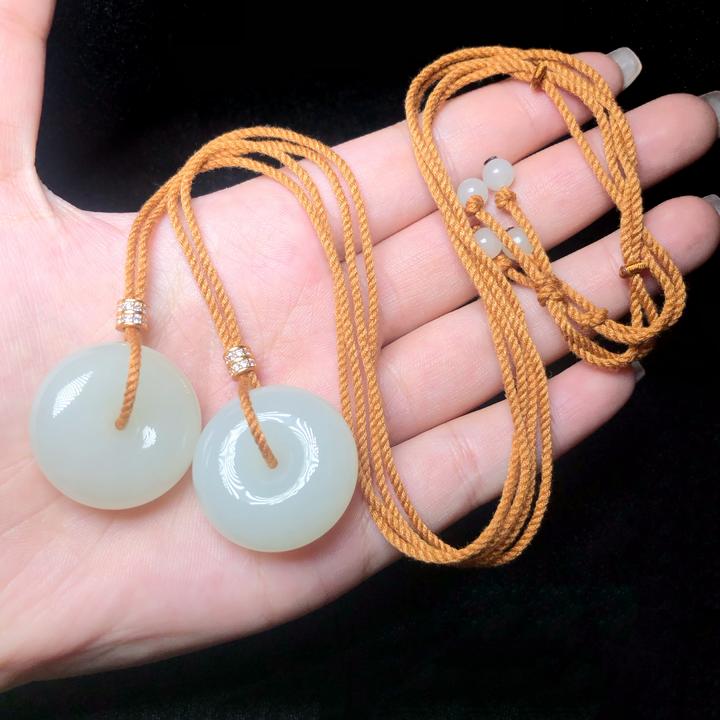 【云上叙】和田玉吊坠-多样性发其一-27*12mm-V48705-K（商城）