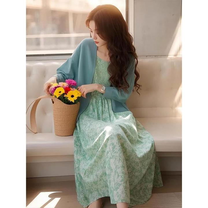 2025年春秋新款茶系穿搭一整套温柔风针织开衫搭配碎花吊带裙套装