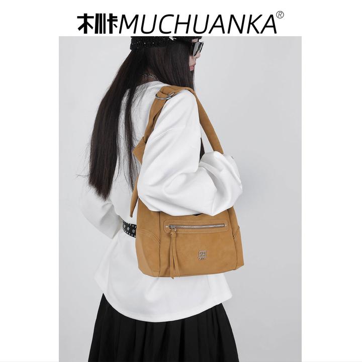 木川卡原创磨砂绒感铆钉包秋冬复古腋下大容量包通勤小众小鹿秋千