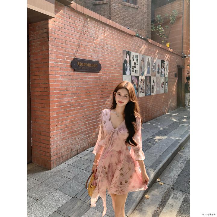 爆款法式V领喇叭袖束腰绑带修身显瘦超火连衣裙时尚潮流凸显身材