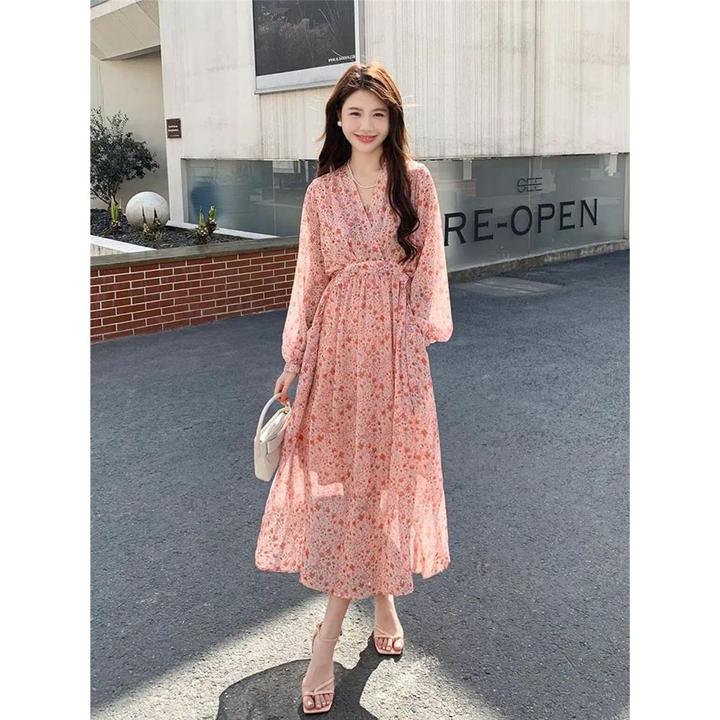 碎花连衣裙女2023新款森系收腰显瘦气质温柔甜美慵懒风长裙子