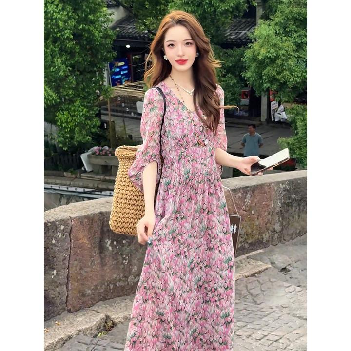 多巴胺服装女法式风气质减龄碎花宽松连衣裙2025夏季新款时尚V领