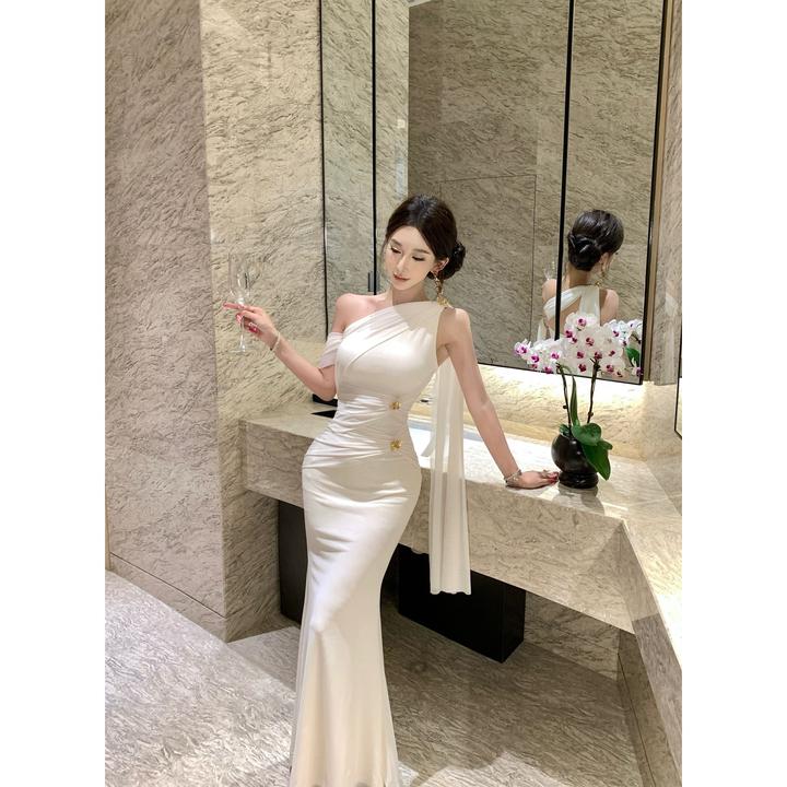法式气质白色露肩抹胸连衣裙女夏季新款时尚修身鱼尾晚礼服长裙子