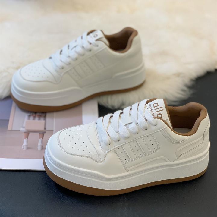 韩版厚底增高2025秋冬新款时尚轻便小白鞋女简约舒适超火休闲板鞋