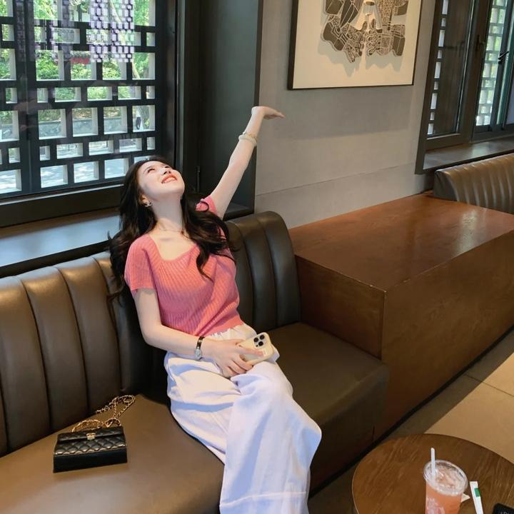 2025夏季新款法式小众方领针织短袖洋气百搭休闲裤气质显瘦两件套