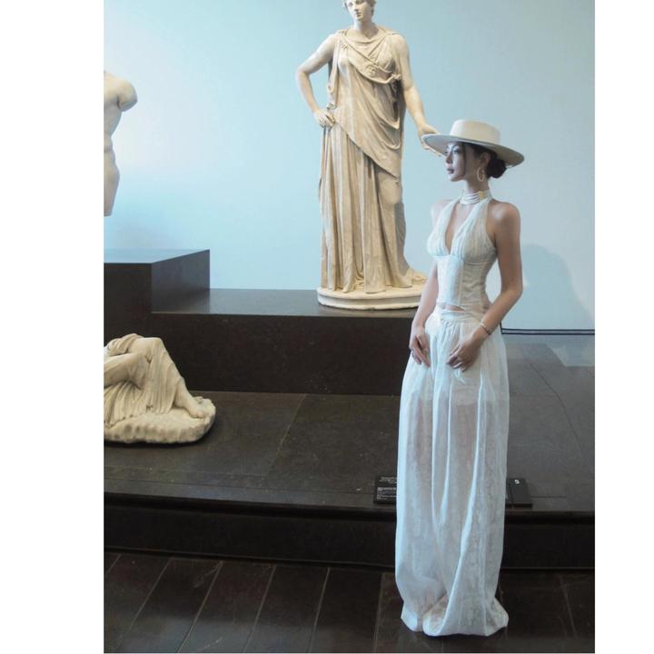 法式时尚设计感修身挂脖V领上衣女2025新款高腰显瘦休闲裤子套装