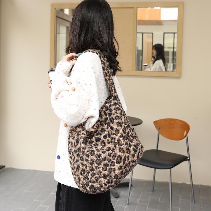 韩版ins超火豹纹毛毛包女百搭时尚毛绒托特包小众通勤单肩挎包潮