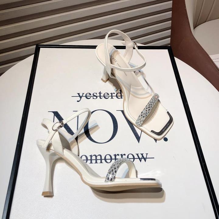 超闪绝美水钻一字带高跟宴会鞋女银色细跟性感露趾凉鞋2025夏新款