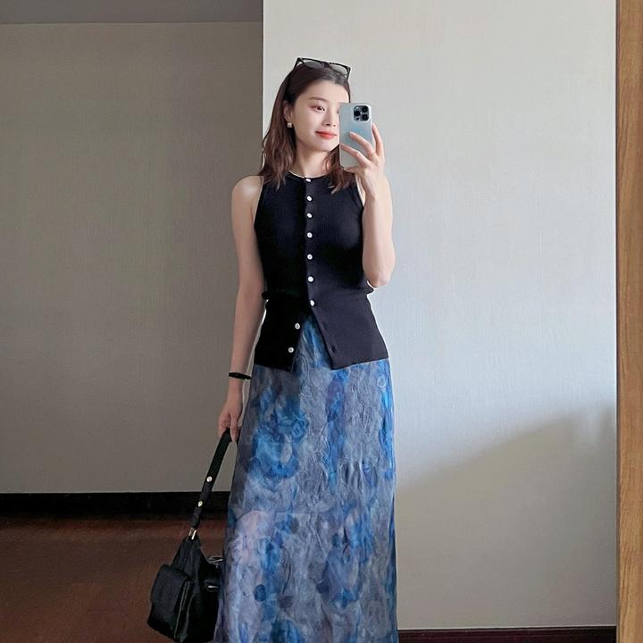 2025夏季新款韩系温柔撞色设计感针织背心开衫上衣搭配晕染半身裙