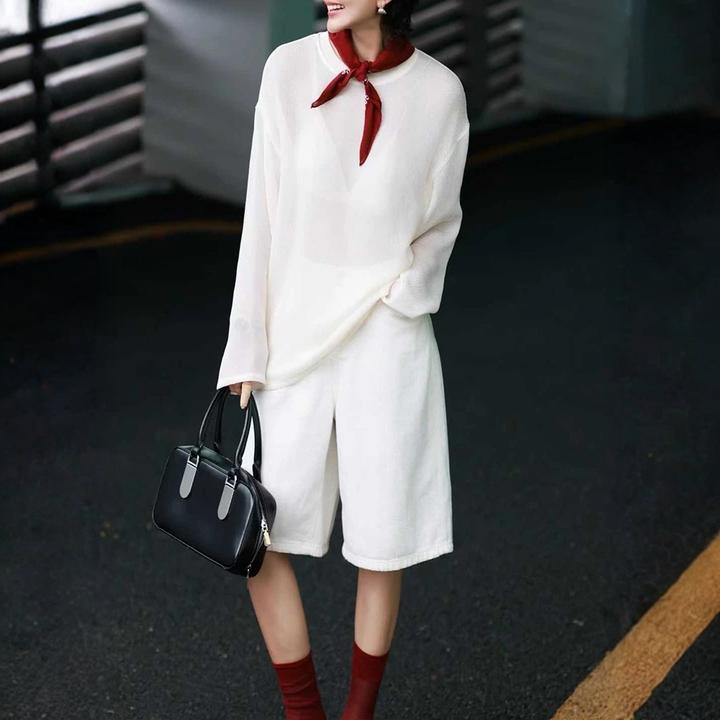 秋季韩系穿搭一整套女2025新款超好看白色长袖卫衣高腰短裤两件套