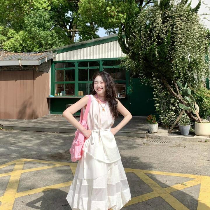 2025夏季新款法式温柔白色不规则无袖上衣网纱拼接半身裙两件套