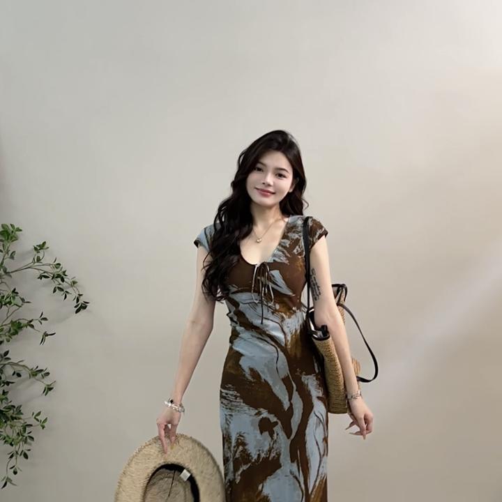 【苏苏】夏季新款优雅风晕染抽象V领绑带修身显瘦连衣裙DT1297