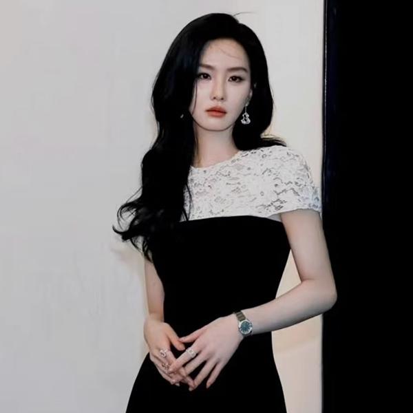 2026新款夏法式高级感赫本风裙子高端轻奢小众黑色连衣裙女