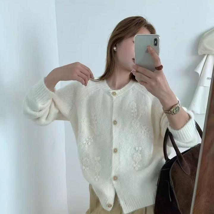 韩系圆领别致立体刺绣针织开衫女2025秋冬新款宽松甜美毛衣外套潮