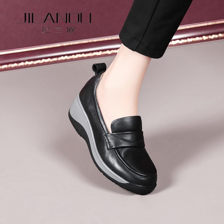 黑色真皮坡跟单鞋女2025春秋新款厚底妈妈乐福鞋休闲软底牛皮女鞋