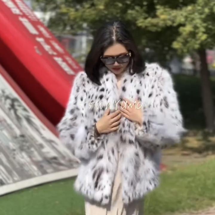 纯白山喵女外套女