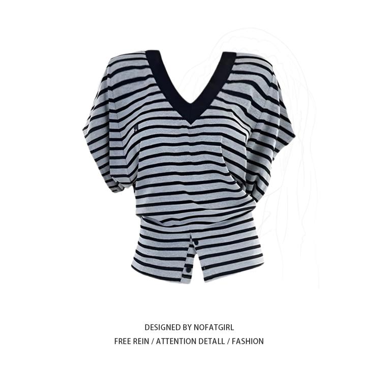 大码胖MM韩系条纹v领休闲松弛感短袖T恤女夏季显瘦百搭收腰上衣潮