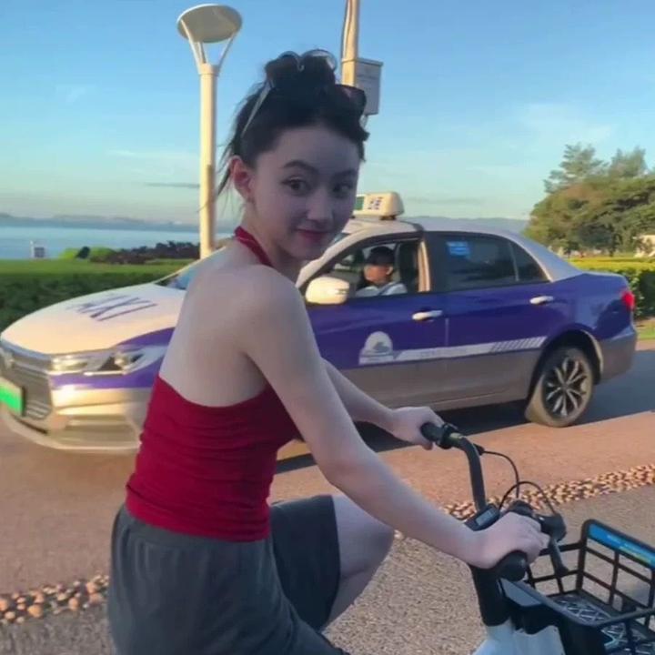 纯棉洋气打底挂脖上衣吊带背心女红色修身辣妹穿搭韩系紧身巨百搭