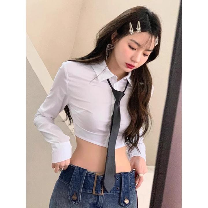 纯欲辣妹露脐收腰白色长袖衬衣级设计感小众修身领带衬衫女短款