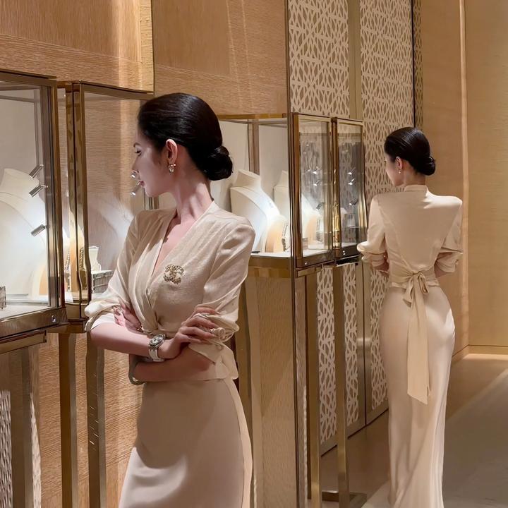 【雅乔定制】腔调定义 抓皱扭结V领上衣半身裙两件套DYTH-25063871