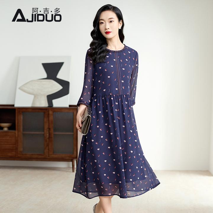 阿吉多七分袖蓝色碎花连衣裙女初秋新款浪漫气质中老年妈妈长裙子