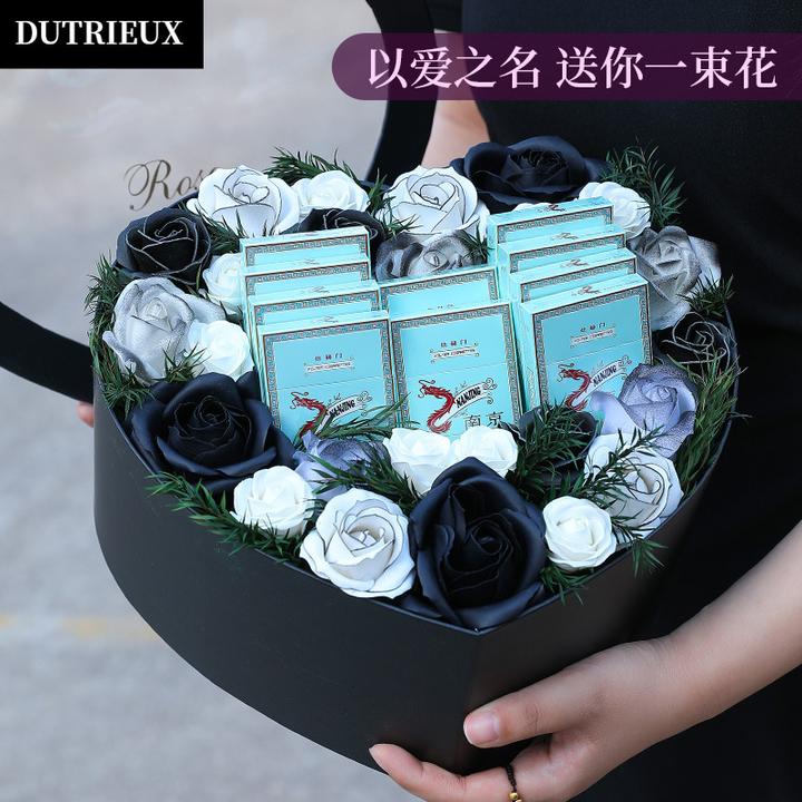 2025新款七夕节礼盒送男生创意高档包装盒爱心透窗DIY香烟礼物盒