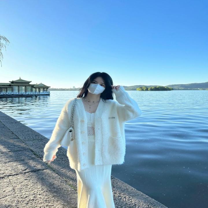 白色仿水貂毛宽松慵懒风高级针织开衫女秋冬毛衣加厚外套温柔法式