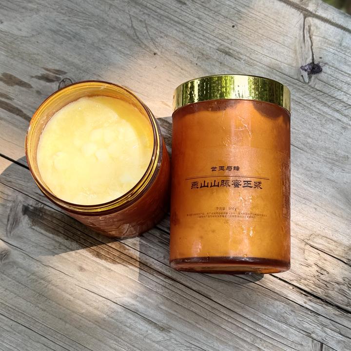 世玉与蜂燕山山脉蜜王浆