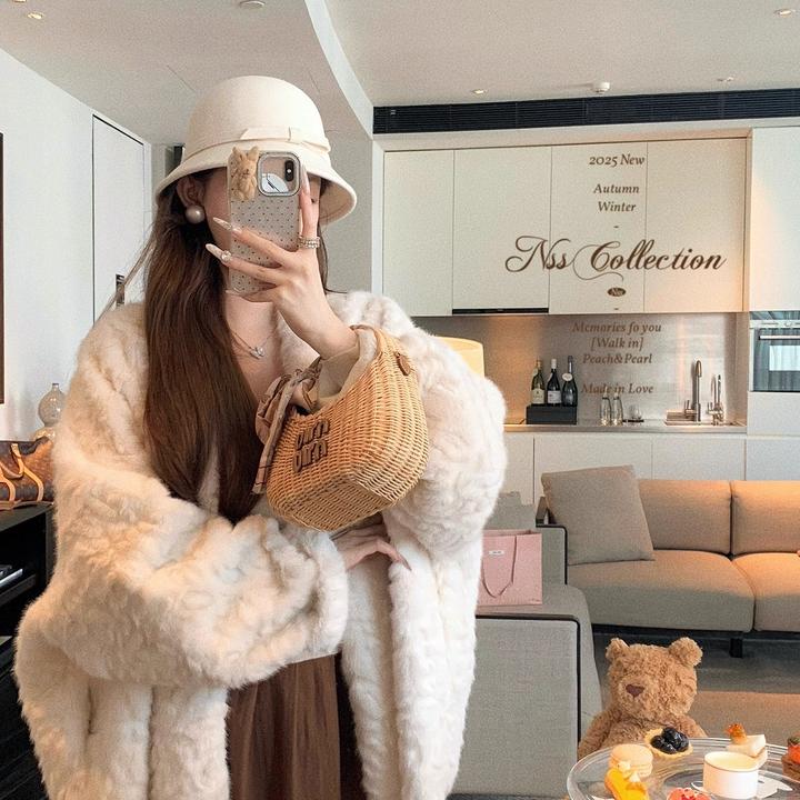 奶油咩咩卷卷毛浴袍环保毛毛蝙蝠袖皮毛一体披肩外套女外套