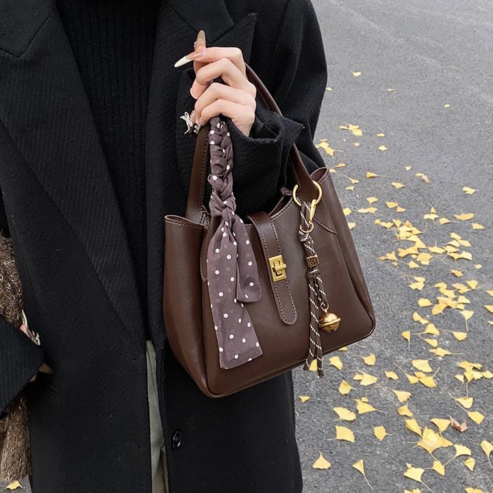 路遥女包韩系复古菜篮子包2025新款气质简约单肩斜挎女包时尚油蜡