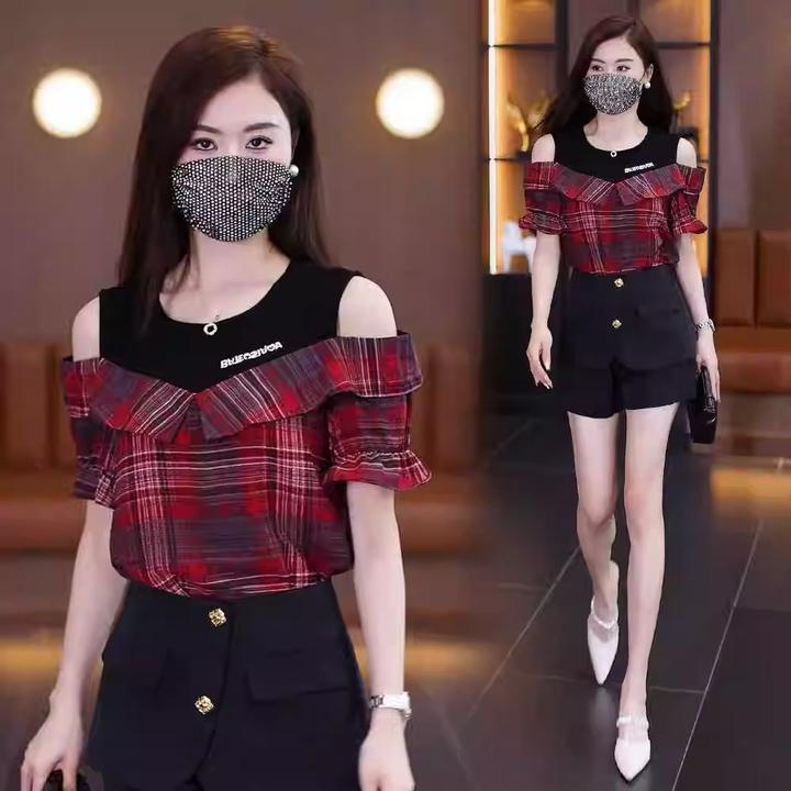 2025韩系韩版洋气露肩短袖衬衫女百搭休闲显瘦设计感格子拼接上衣