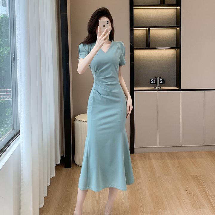 包臀甜美风简约百搭时尚连衣裙女夏季新款感V领泡泡袖修身鱼尾裙