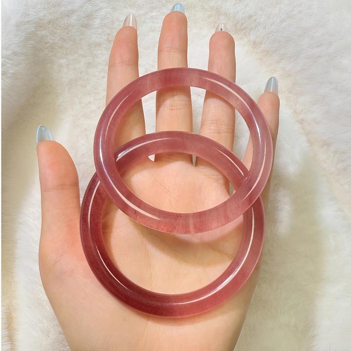 【艾米珠宝】天然草莓晶手镯圆条手镯简约百搭款简约珠宝手镯百搭款