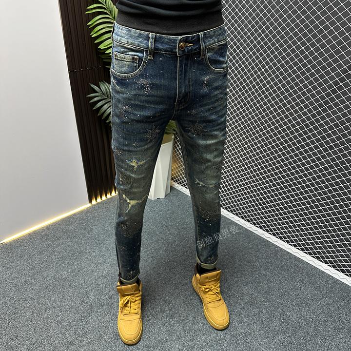 2025秋冬新款潮流烫钻破洞牛仔裤男士修身小脚弹力休闲百搭长裤子