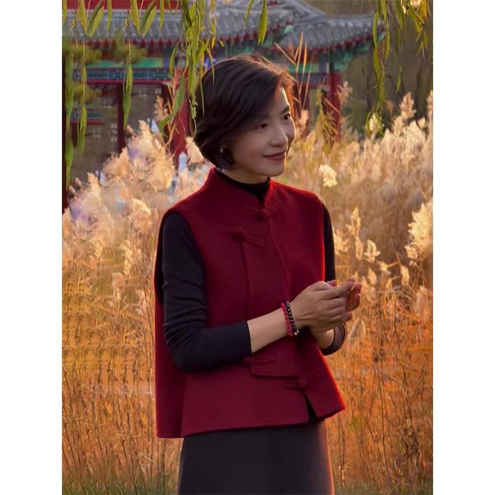 新中式立领盘扣红色马甲女2025秋冬季大红色新款洋气叠穿无袖上衣