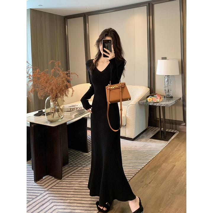 林妍儿v领针织连衣裙女秋冬季修身气质内搭打底毛衣包臀鱼尾裙春