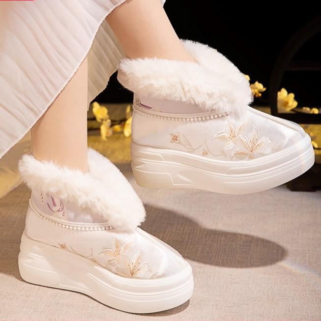 厚底古风靴子女冬季新款加绒缎面绣花古装增高雪地靴新中式汉服靴