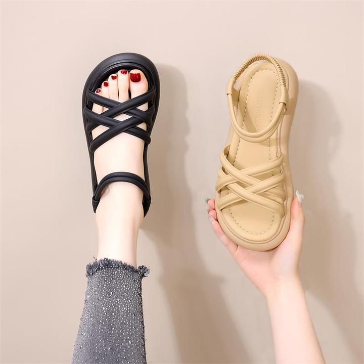 平底罗马凉鞋女夏2025新款时尚交叉带配裙子软底防滑沙滩鞋大码42