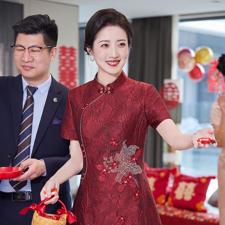 蕾蒂若旗袍新款喜婆婆显瘦冬季婚宴中国风连衣裙红色旗袍1377