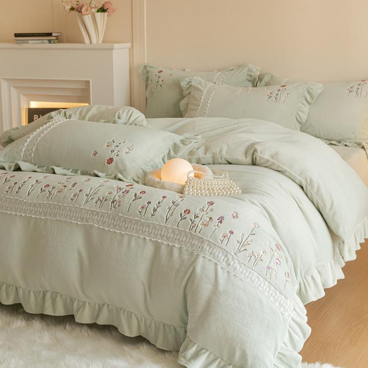 法式高端雕花刺绣全消光牛奶绒四件套公主风双面绒加厚被套抗静电