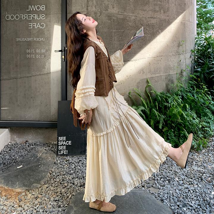 米杏色法式长袖连衣裙套装女2025新款初秋季度假风长裙马甲两件套